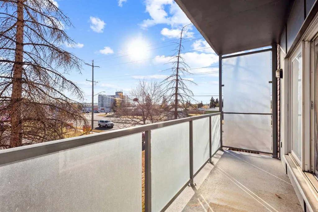 335 Garry Crescent NE, #215