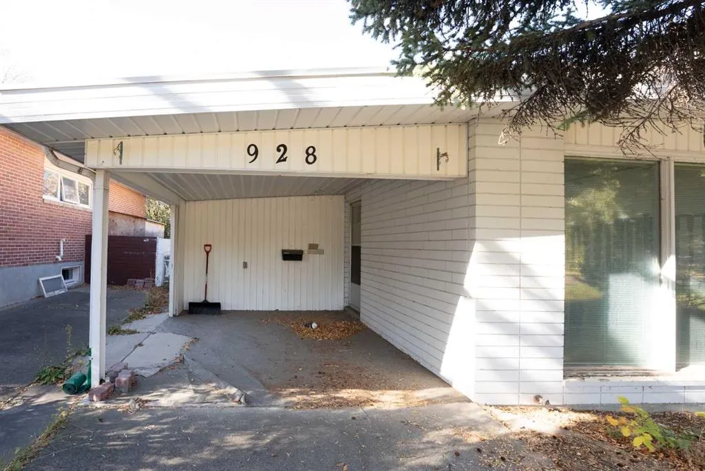 928 Mayor Magrath Drive S