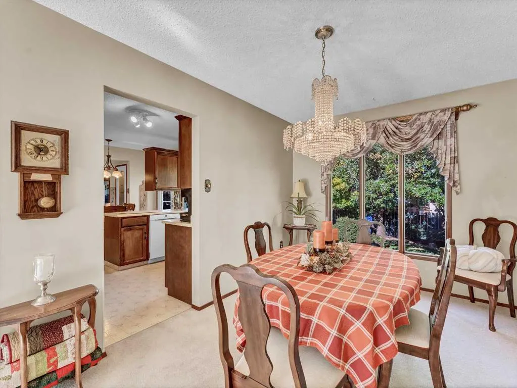 26 Ross Glen Green SE