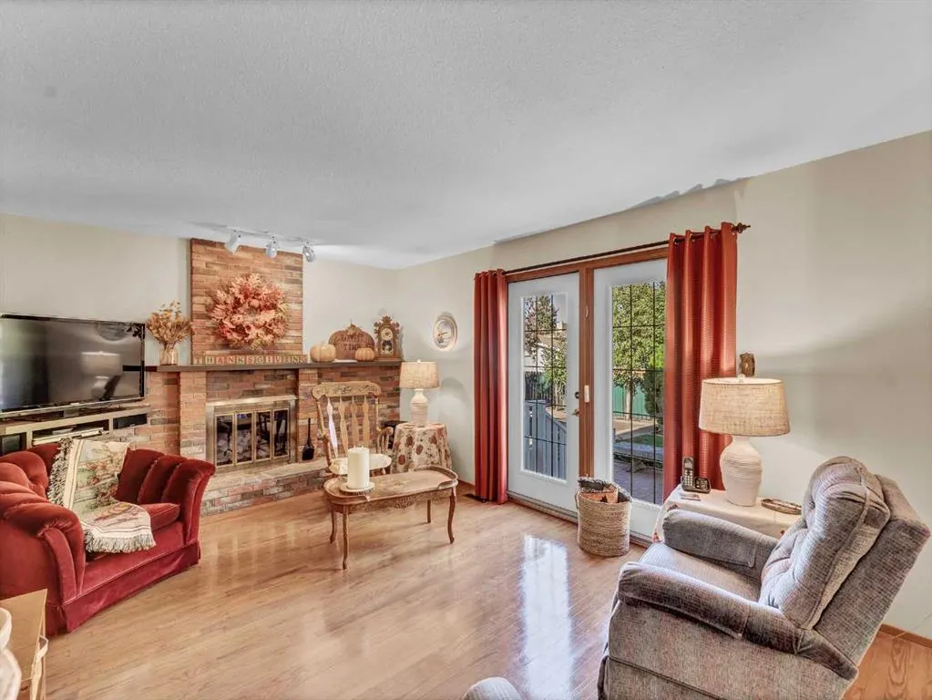 26 Ross Glen Green SE
