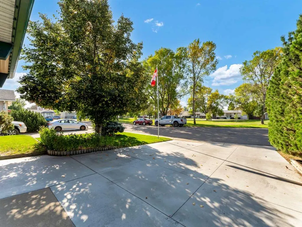26 Ross Glen Green SE