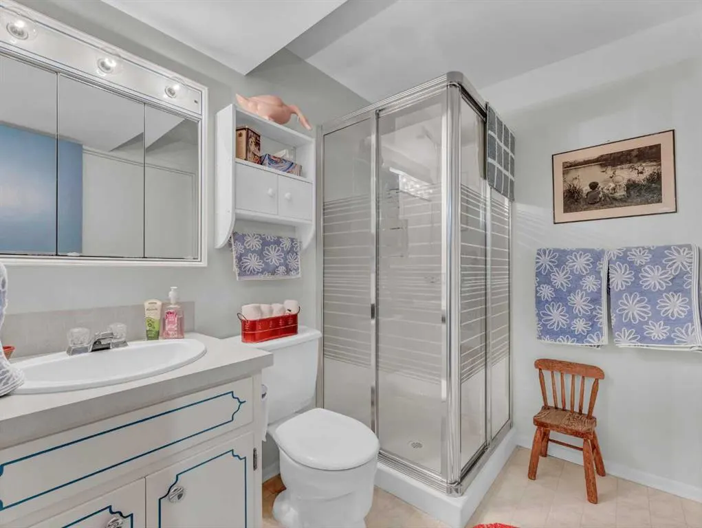 26 Ross Glen Green SE