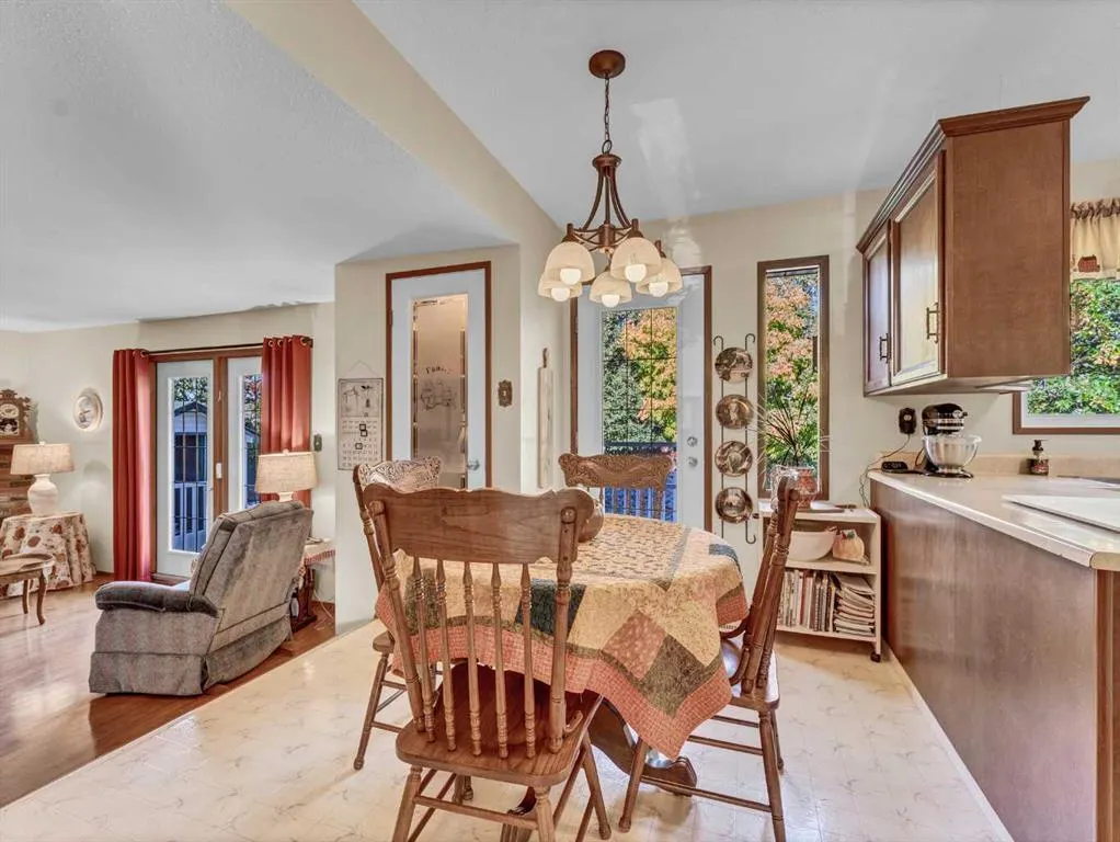26 Ross Glen Green SE