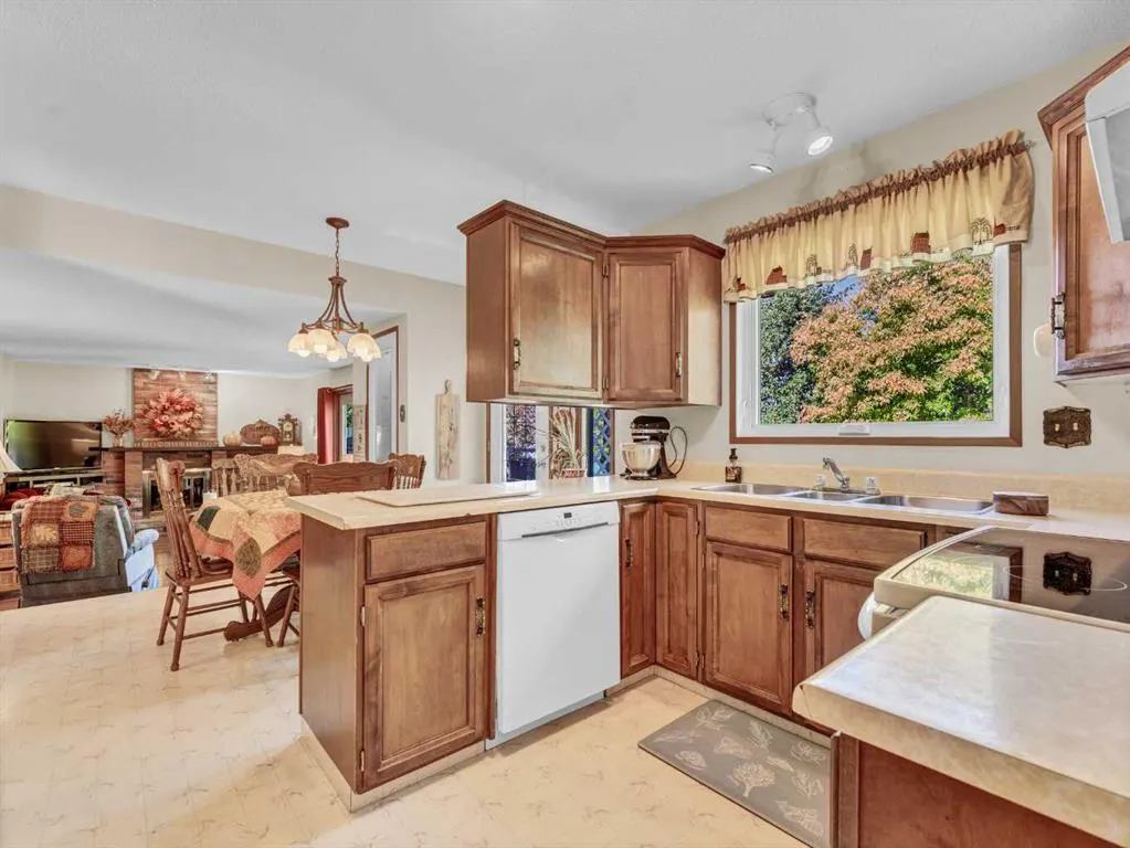 26 Ross Glen Green SE