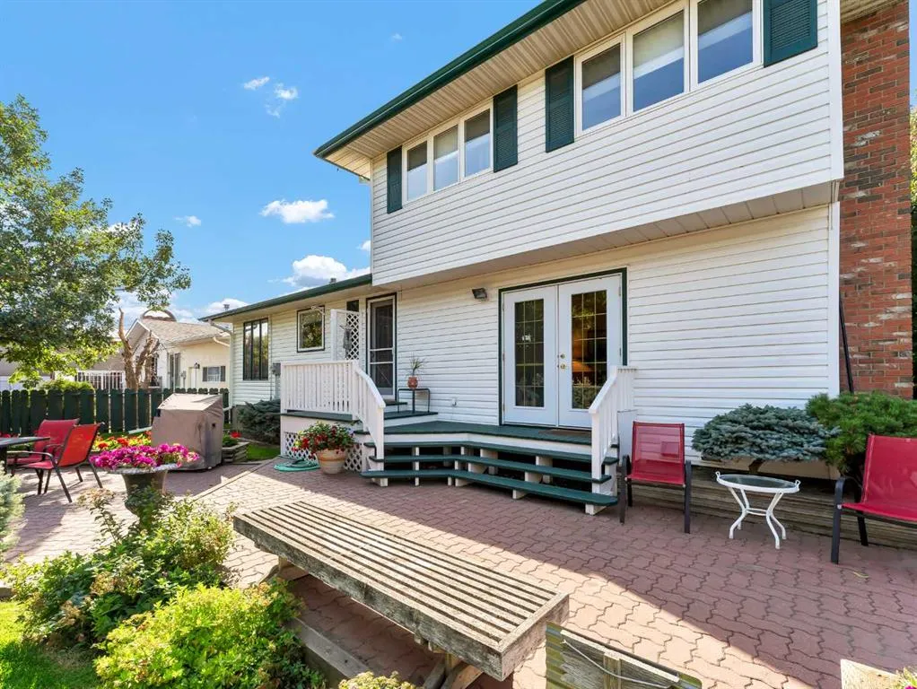 26 Ross Glen Green SE