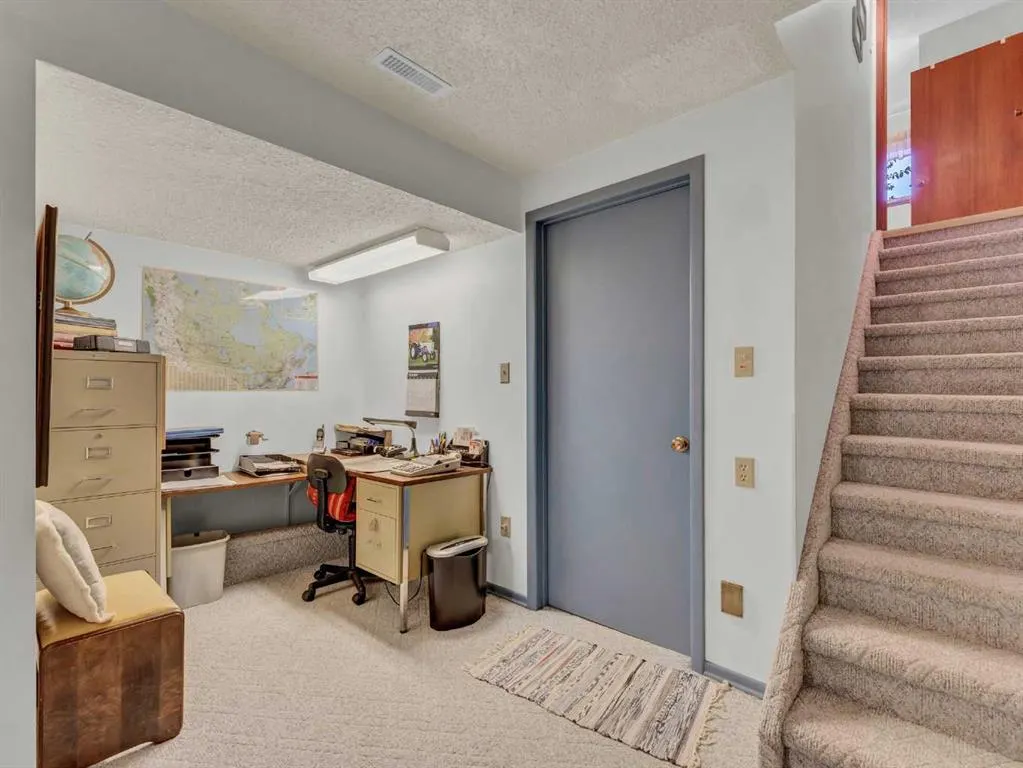 26 Ross Glen Green SE