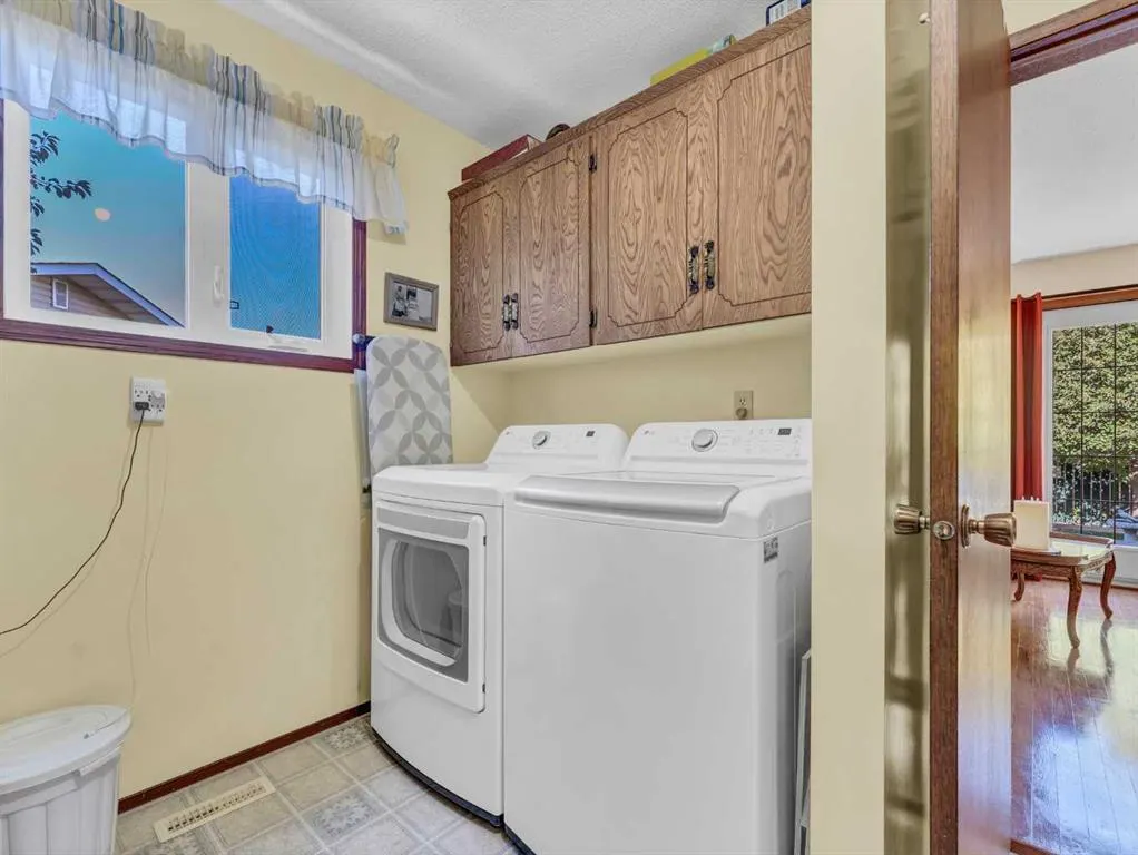26 Ross Glen Green SE