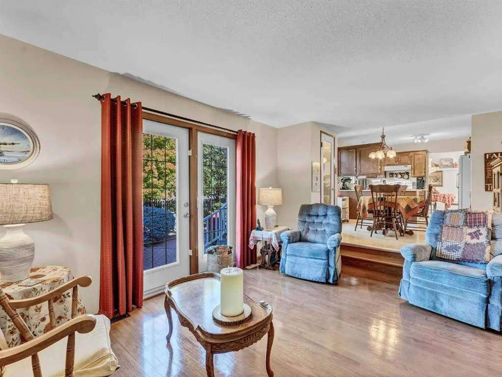 26 Ross Glen Green SE