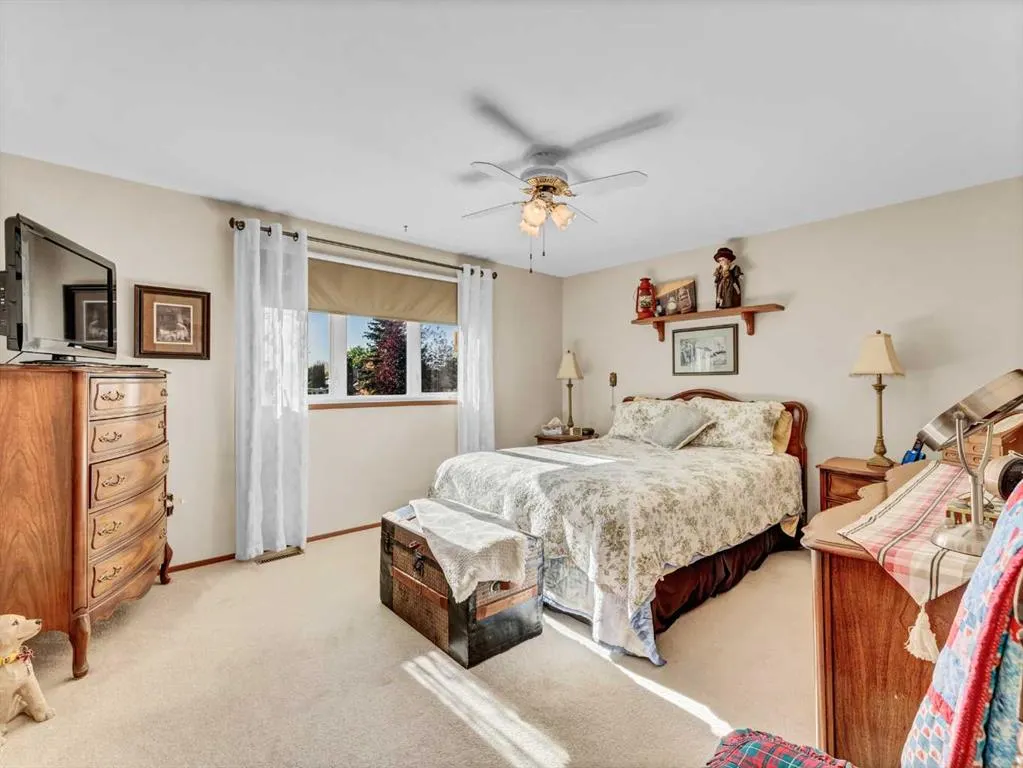 26 Ross Glen Green SE