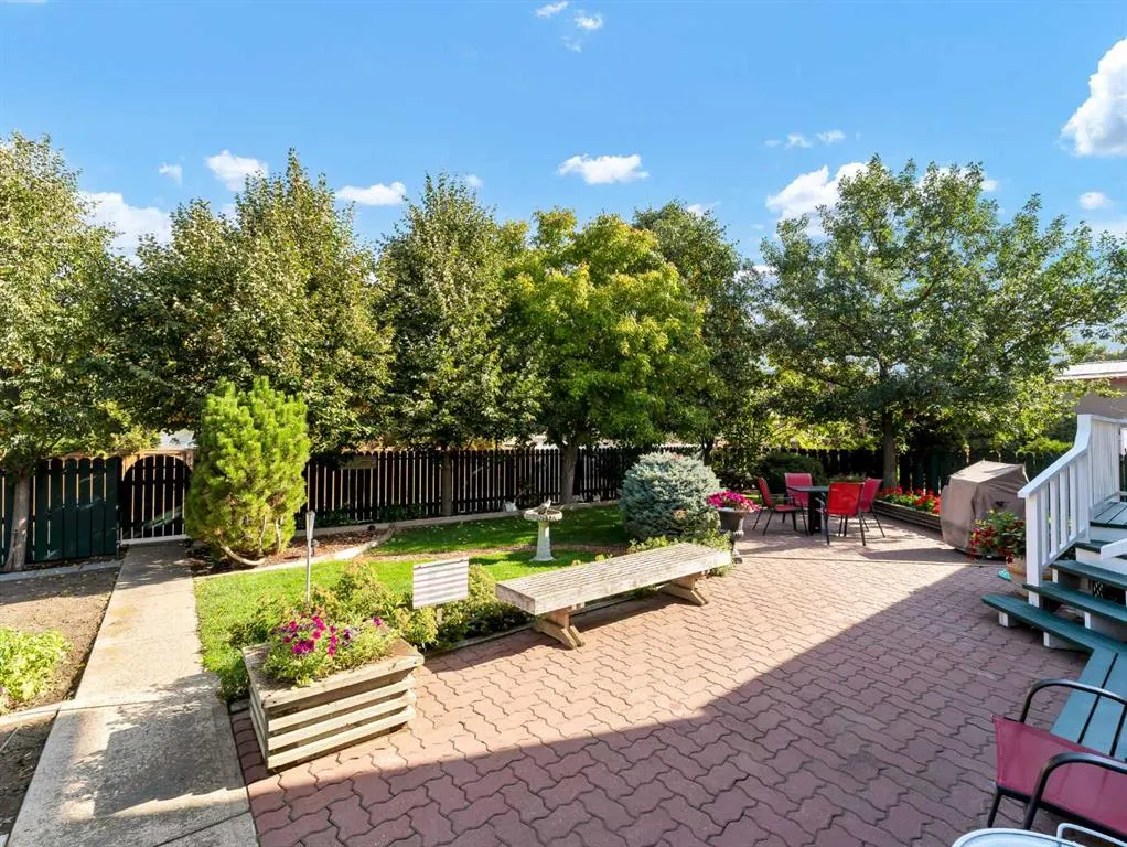 26 Ross Glen Green SE