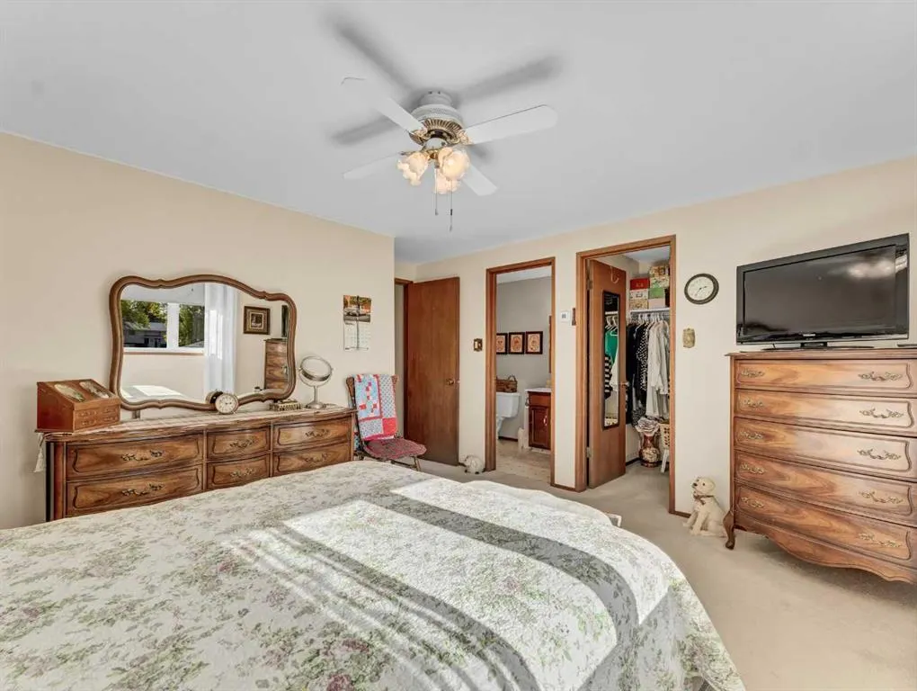 26 Ross Glen Green SE