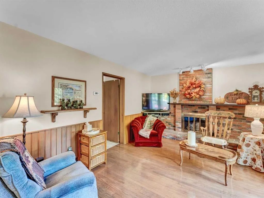 26 Ross Glen Green SE