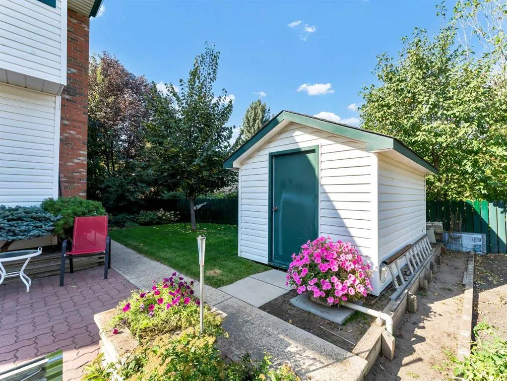 26 Ross Glen Green SE