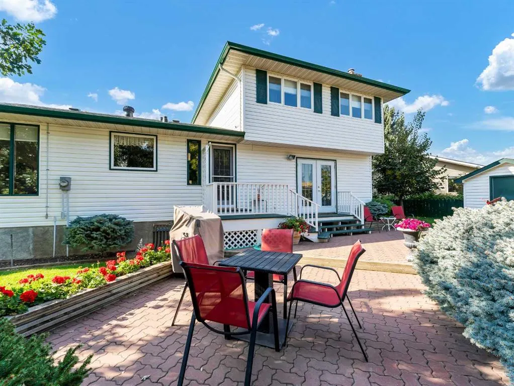 26 Ross Glen Green SE