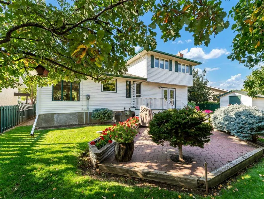 26 Ross Glen Green SE
