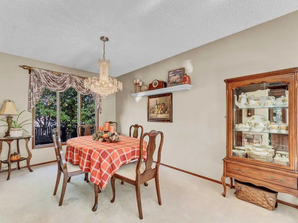 26 Ross Glen Green SE