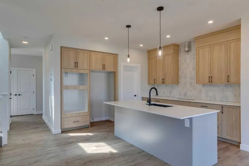 92 Amblefield Grove NW
