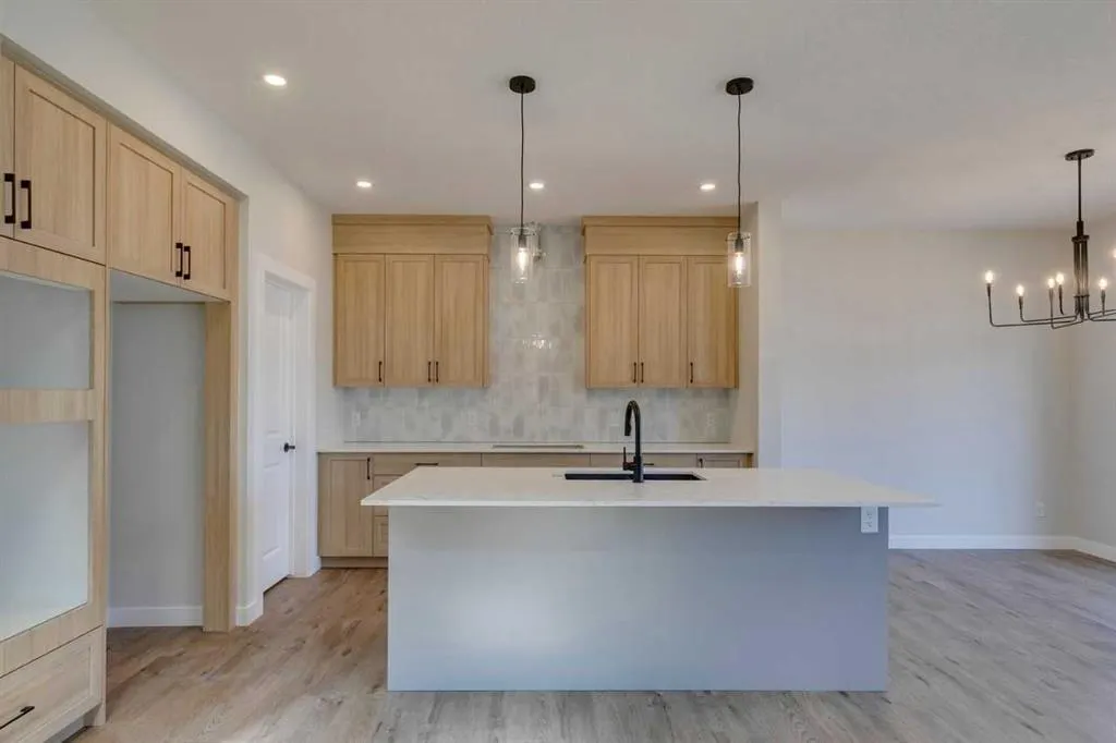 92 Amblefield Grove NW