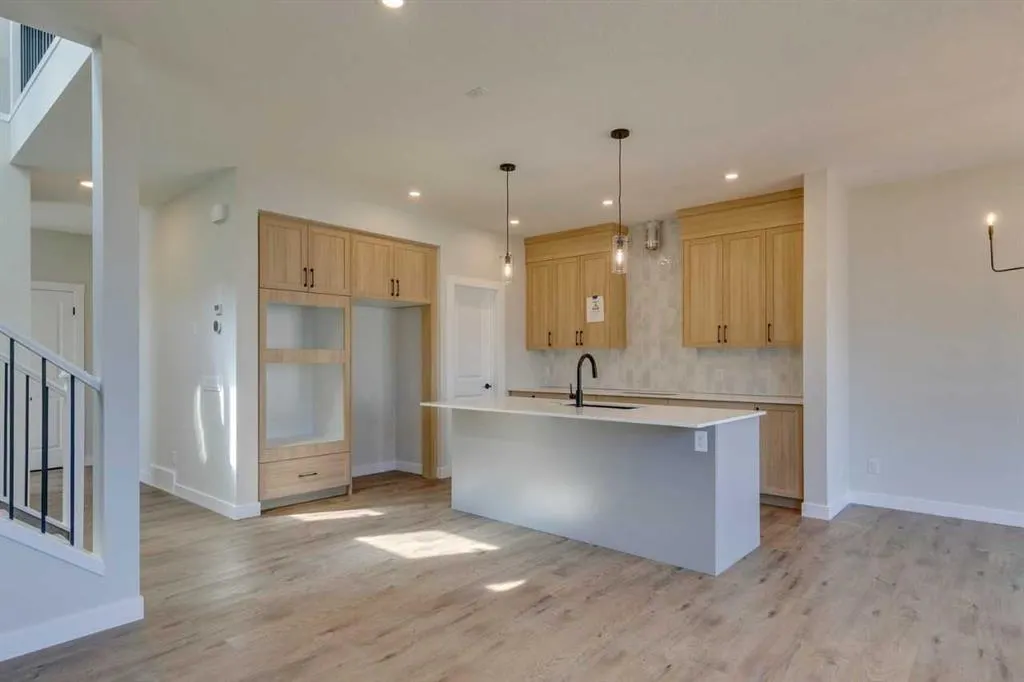 92 Amblefield Grove NW