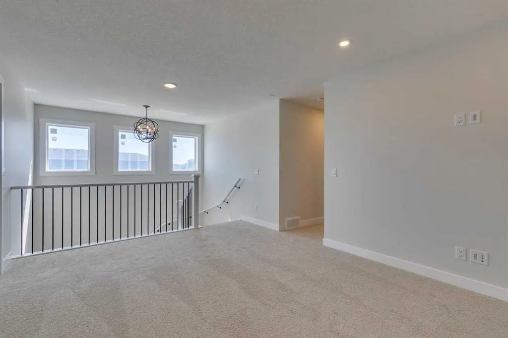 92 Amblefield Grove NW