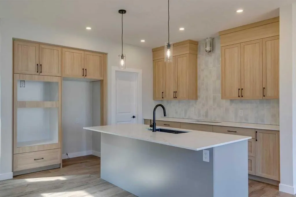 92 Amblefield Grove NW