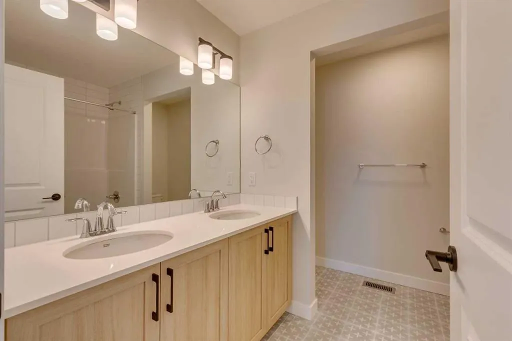 92 Amblefield Grove NW