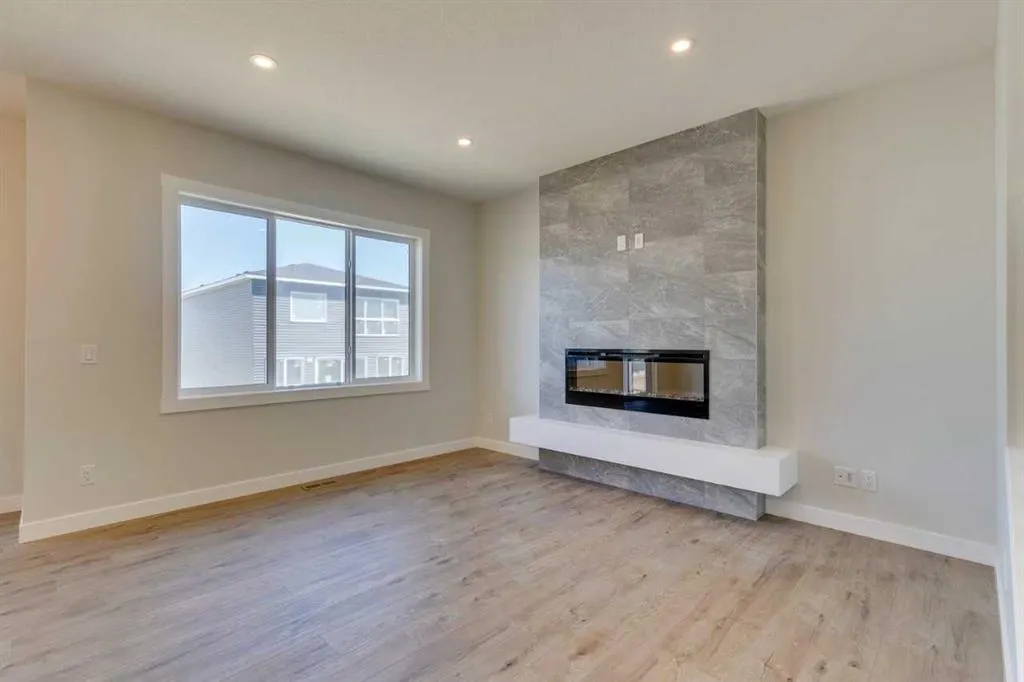 92 Amblefield Grove NW