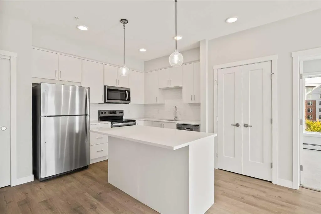 660 Shawnee Square SW, #302