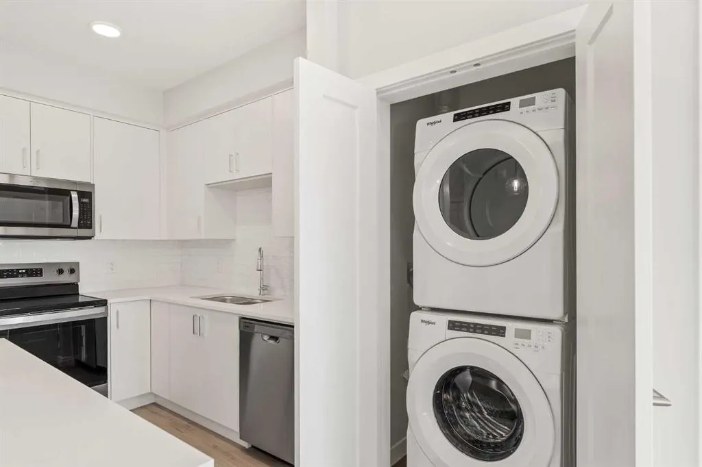 660 Shawnee Square SW, #302