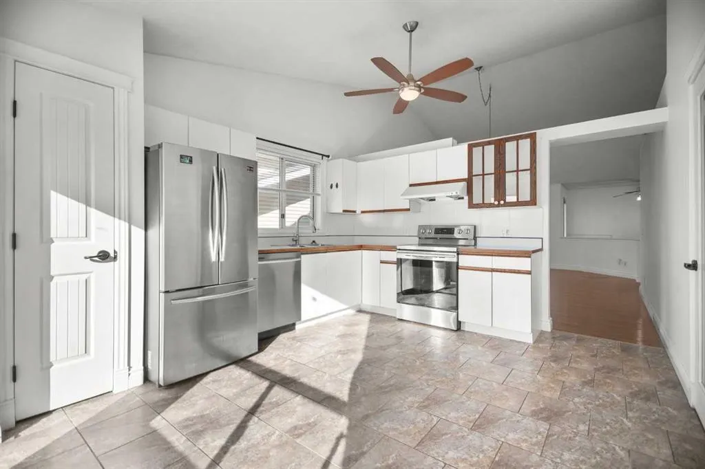 23 Riverstone Crescent SE