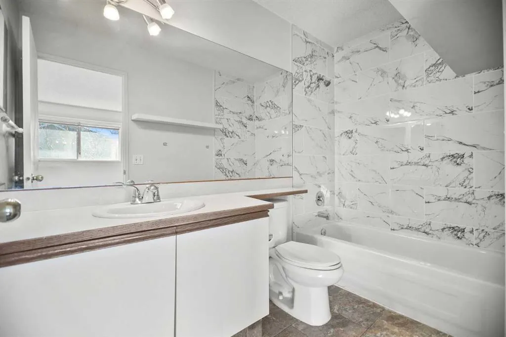 23 Riverstone Crescent SE