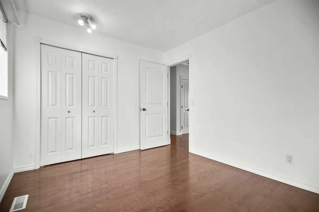 23 Riverstone Crescent SE