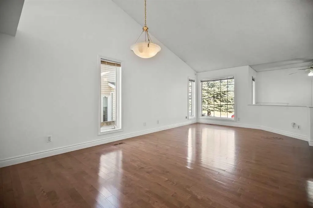 23 Riverstone Crescent SE