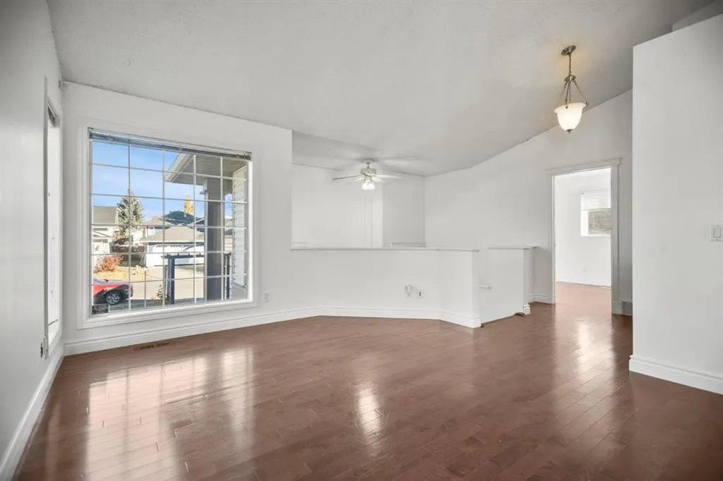 23 Riverstone Crescent SE