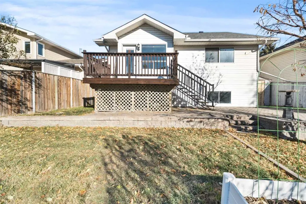 23 Riverstone Crescent SE