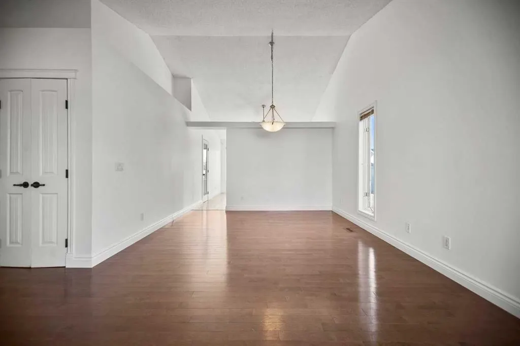 23 Riverstone Crescent SE