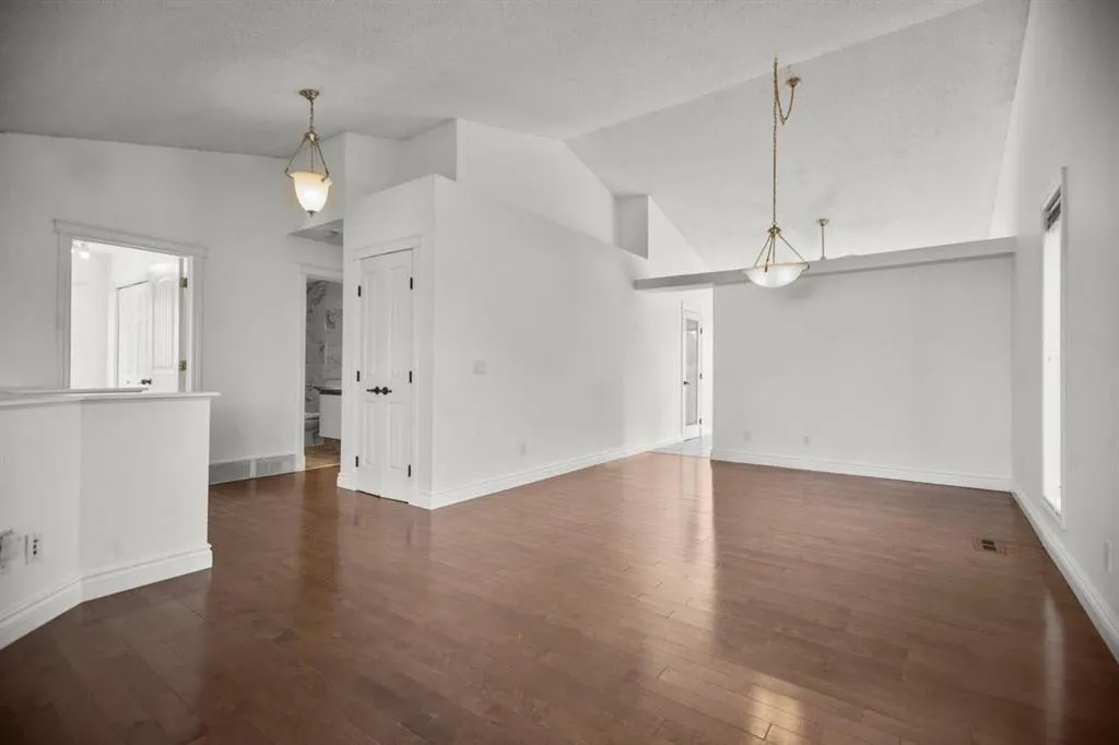 23 Riverstone Crescent SE