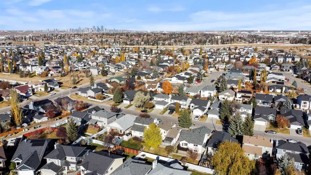 23 Riverstone Crescent SE