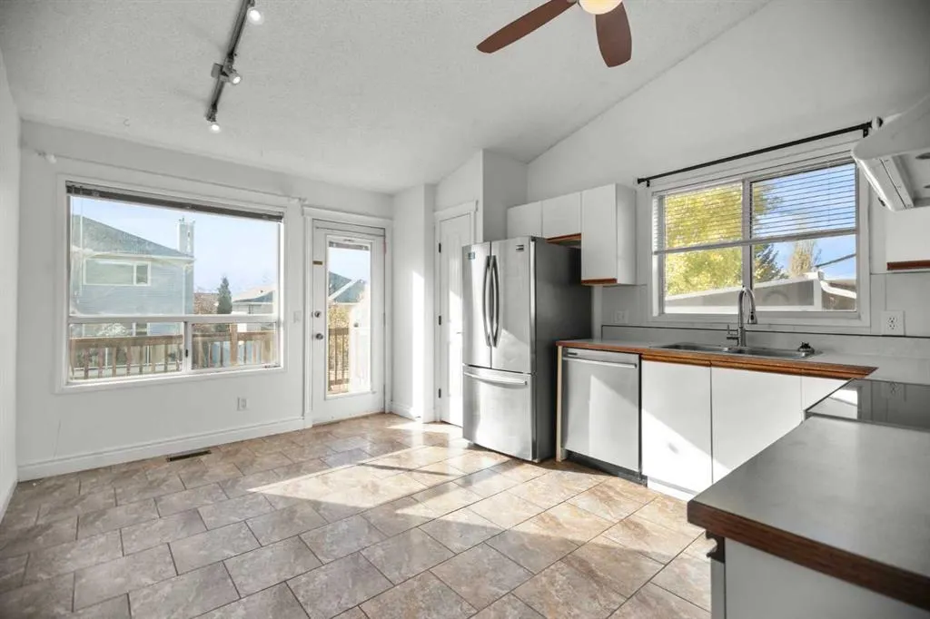 23 Riverstone Crescent SE