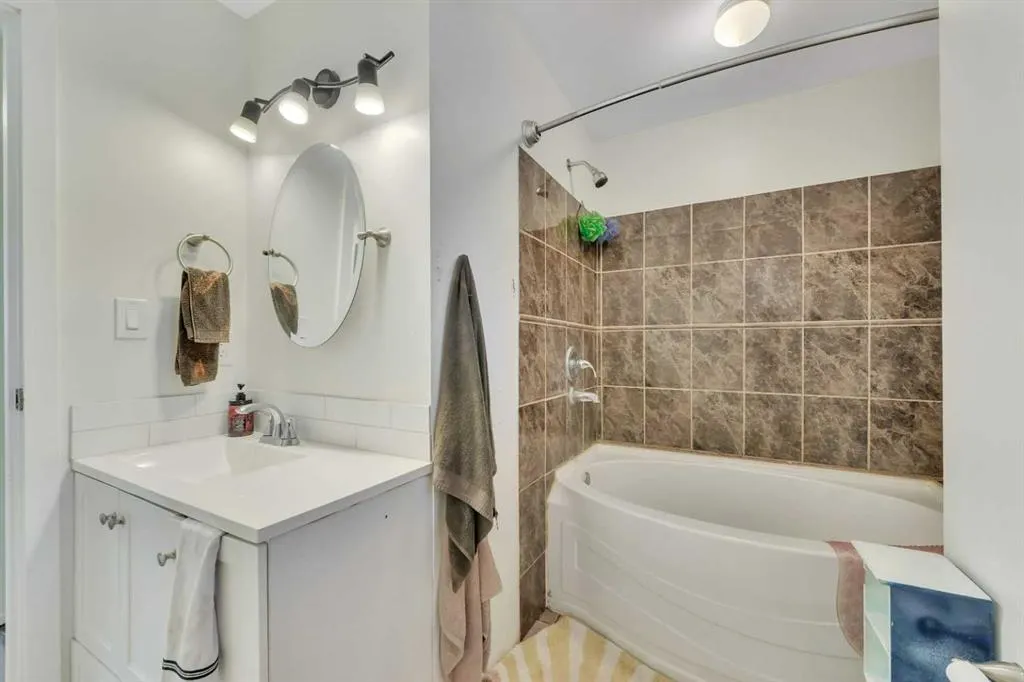 5806 61 Street, #17