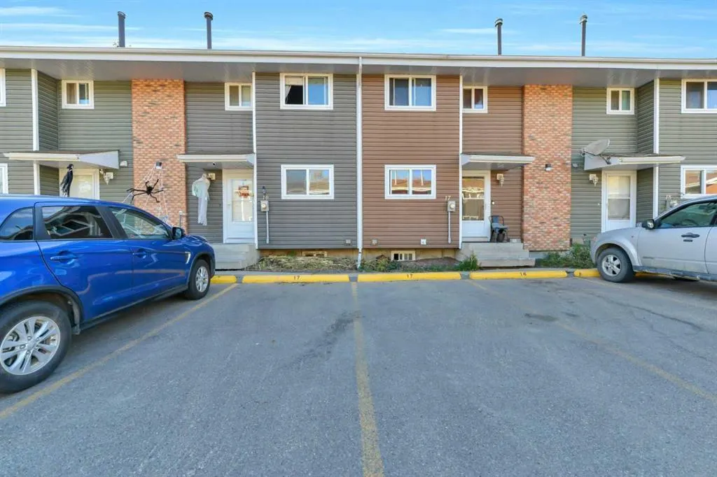 5806 61 Street, #17