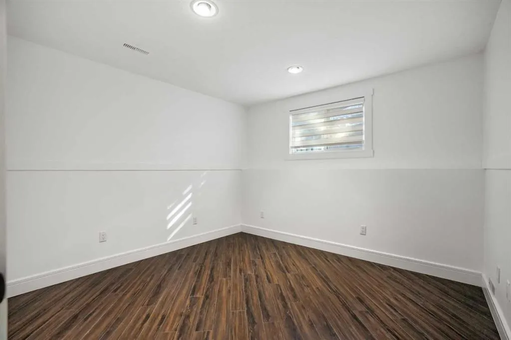 327 Canyon Close