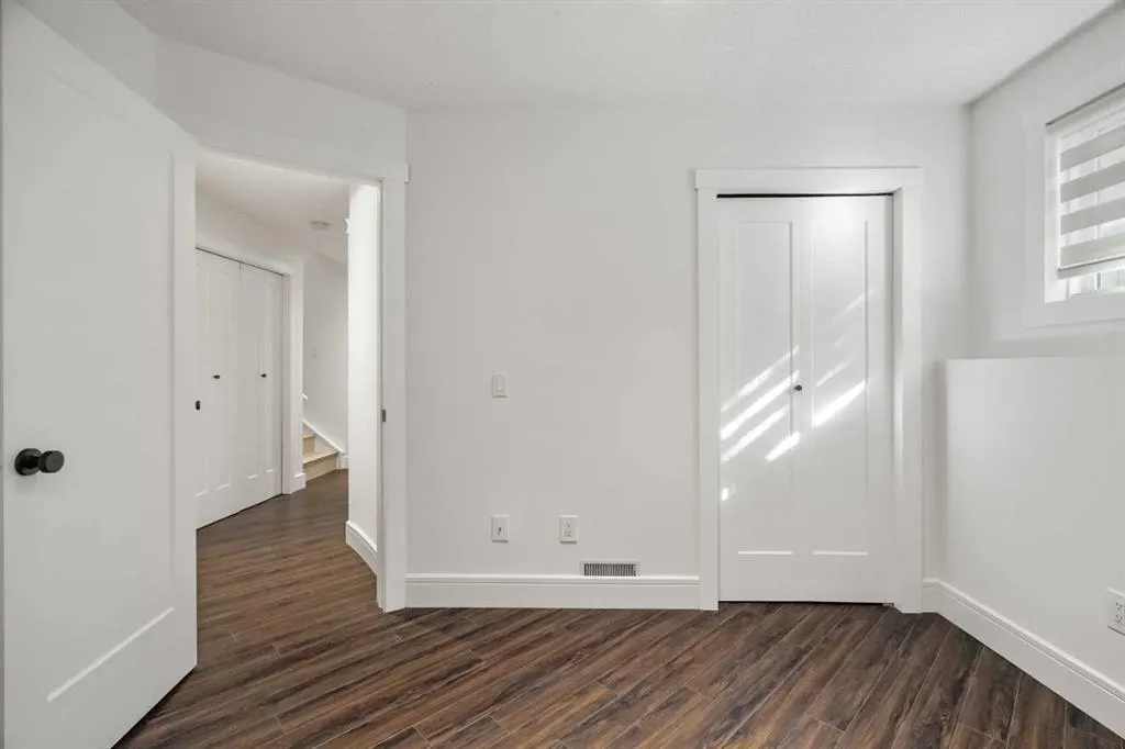 327 Canyon Close