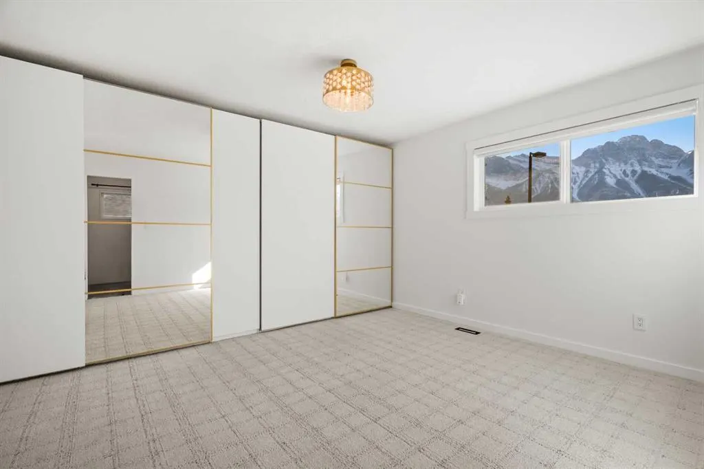 327 Canyon Close