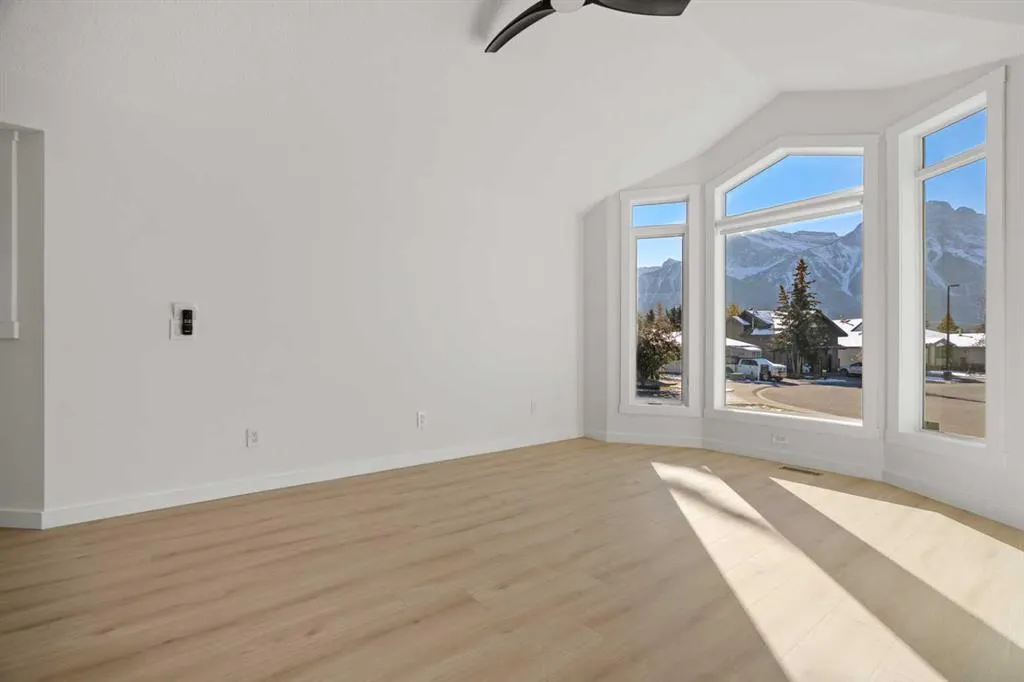 327 Canyon Close