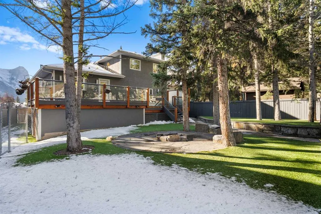 327 Canyon Close