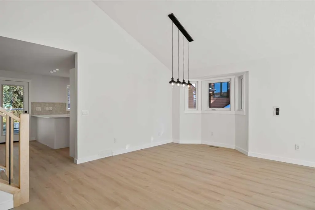 327 Canyon Close