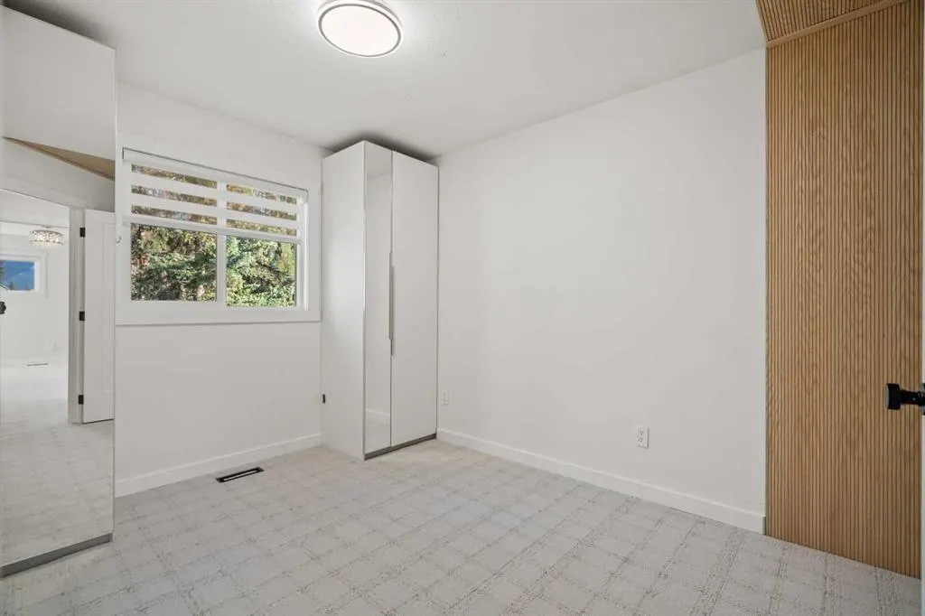 327 Canyon Close