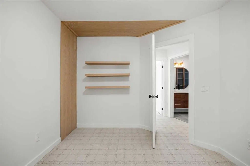 327 Canyon Close