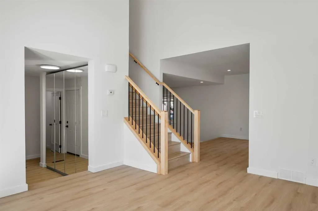 327 Canyon Close